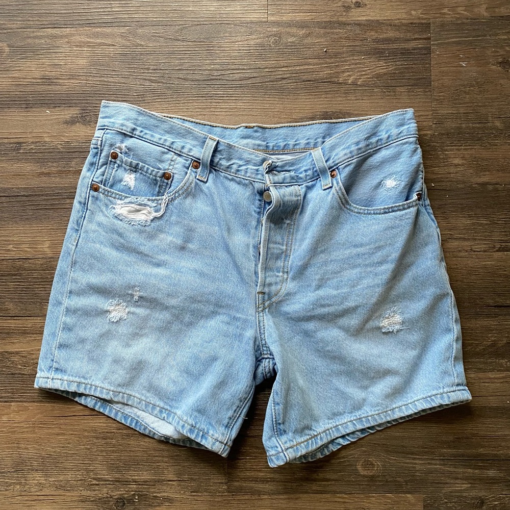 Levi’s 501 Mid-Thigh Shorts - Picture 4 of 6